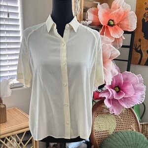 Everlane Ivory Washable Silk Short Sleeve Button Up Blouse